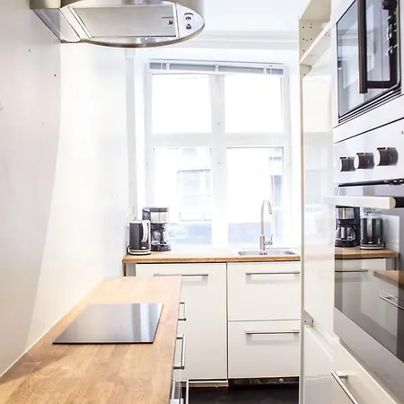 Spacious And Bright With 3 Bedrooms Apartment